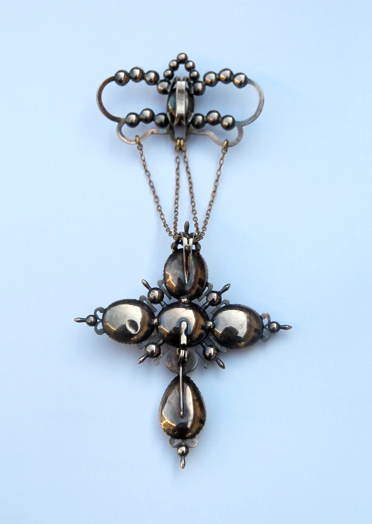 Croix badine avec son noeud