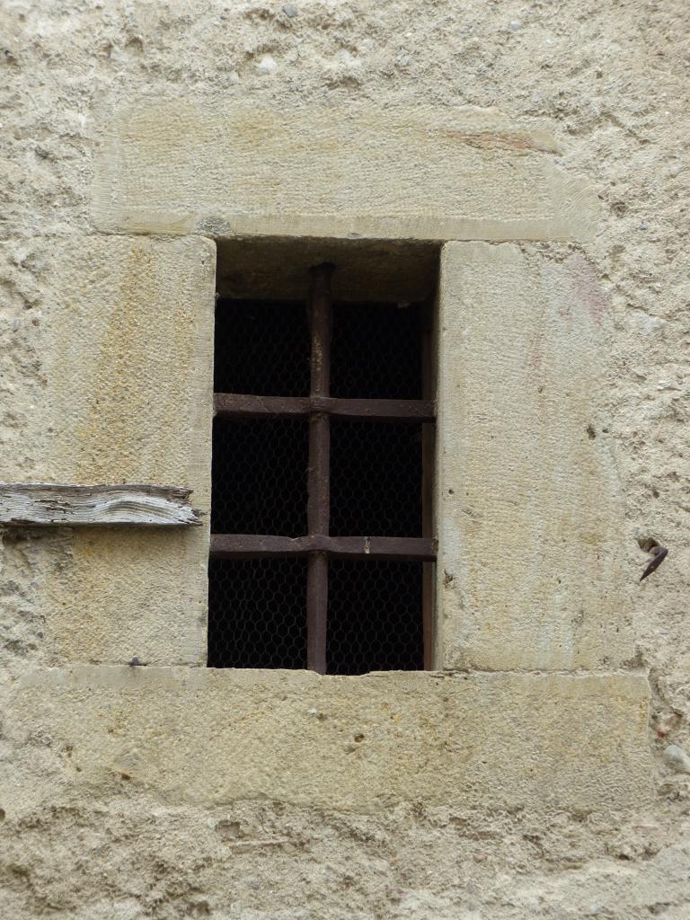 caserne (bâtiment de garnison) ?