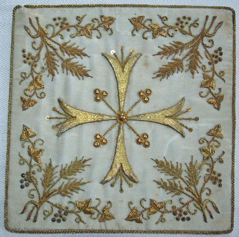 sommaire des textiles de l'église de Saint-Laurent-de-Carnols