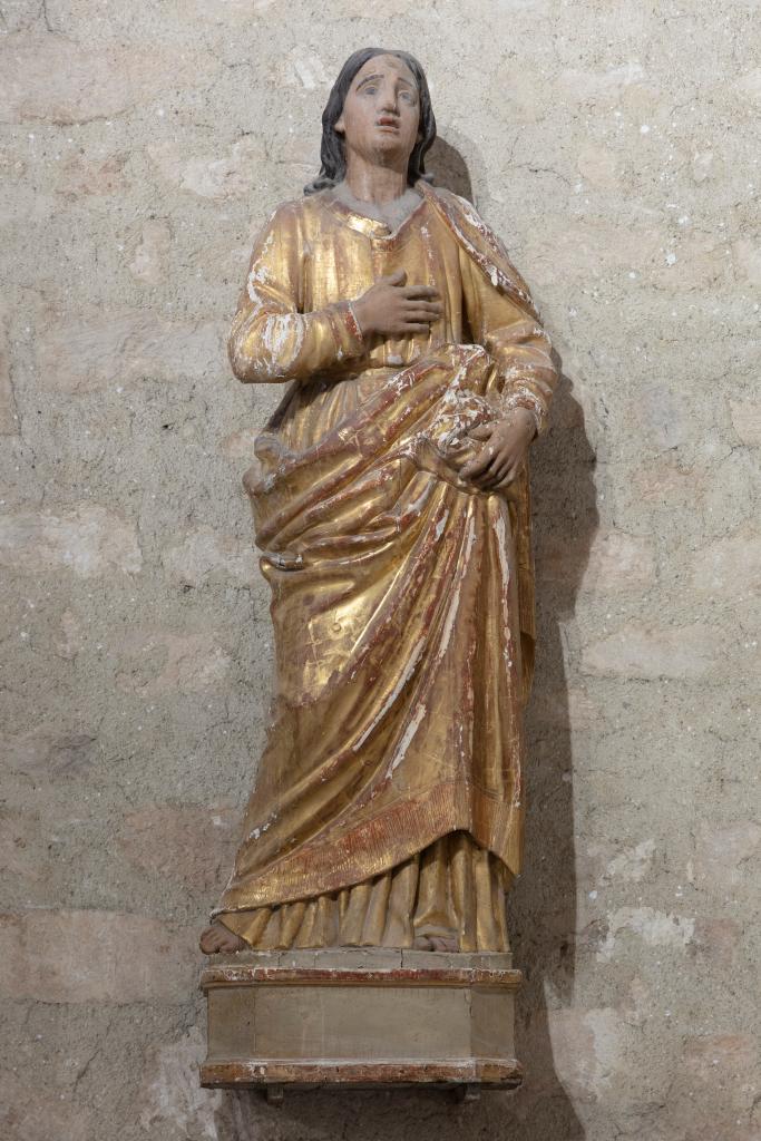 trois statues : Christ en croix entre deux saintes femmes, les Saintes Maries