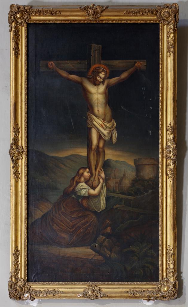 tableau et son cadre ; crucifixion avec Madeleine aux pieds de la croix