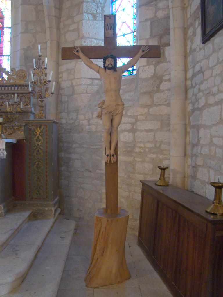 statue (petite nature) : Christ en croix