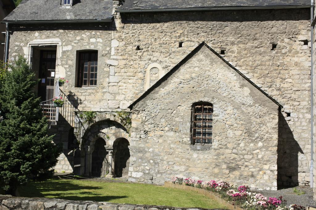 prieuré de bénédictins, église paroissiale Saint-Pierre, Saint-Ebons