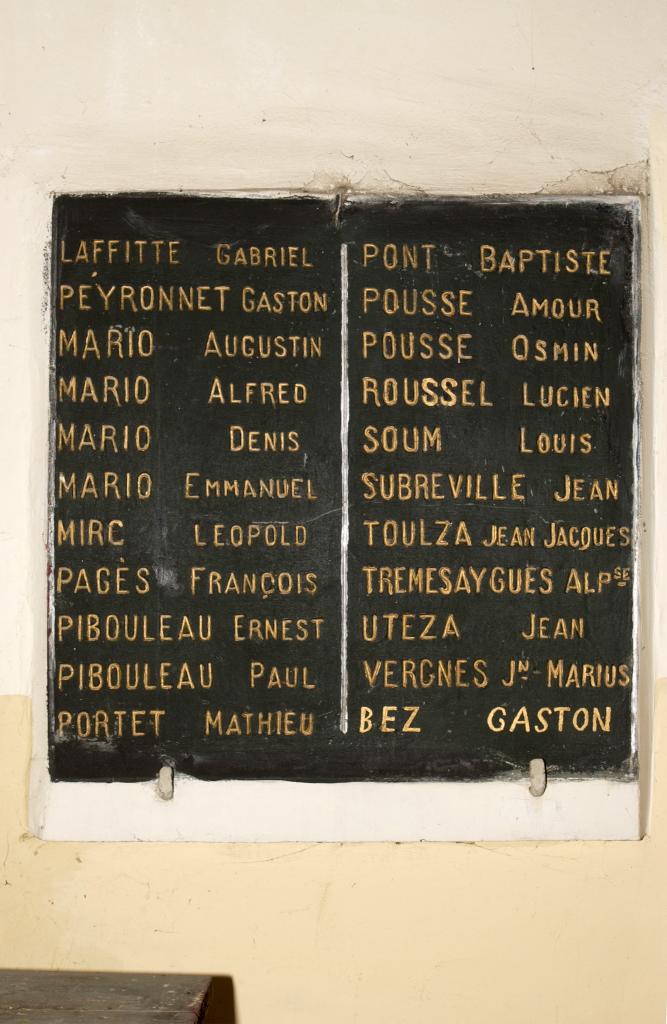 ensemble de trois plaques commémoratives de la guerre de 1914-1918 et de la guerre de 1939-1945