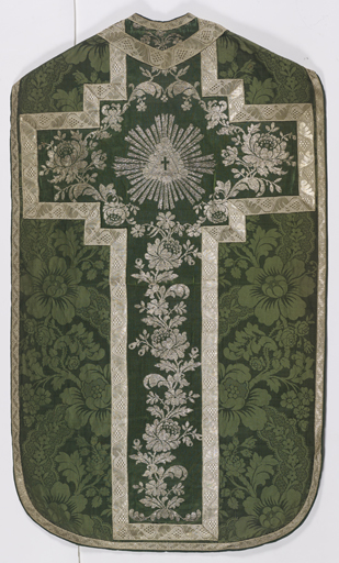 chasuble verte avec étole, manipule et voile de calice