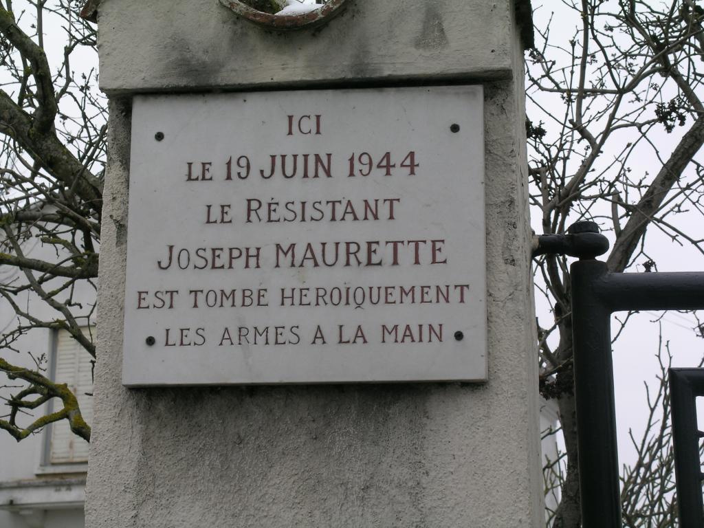 plaque commémorative de la guerre 1939-1945 dédiée à Joseph Maurette