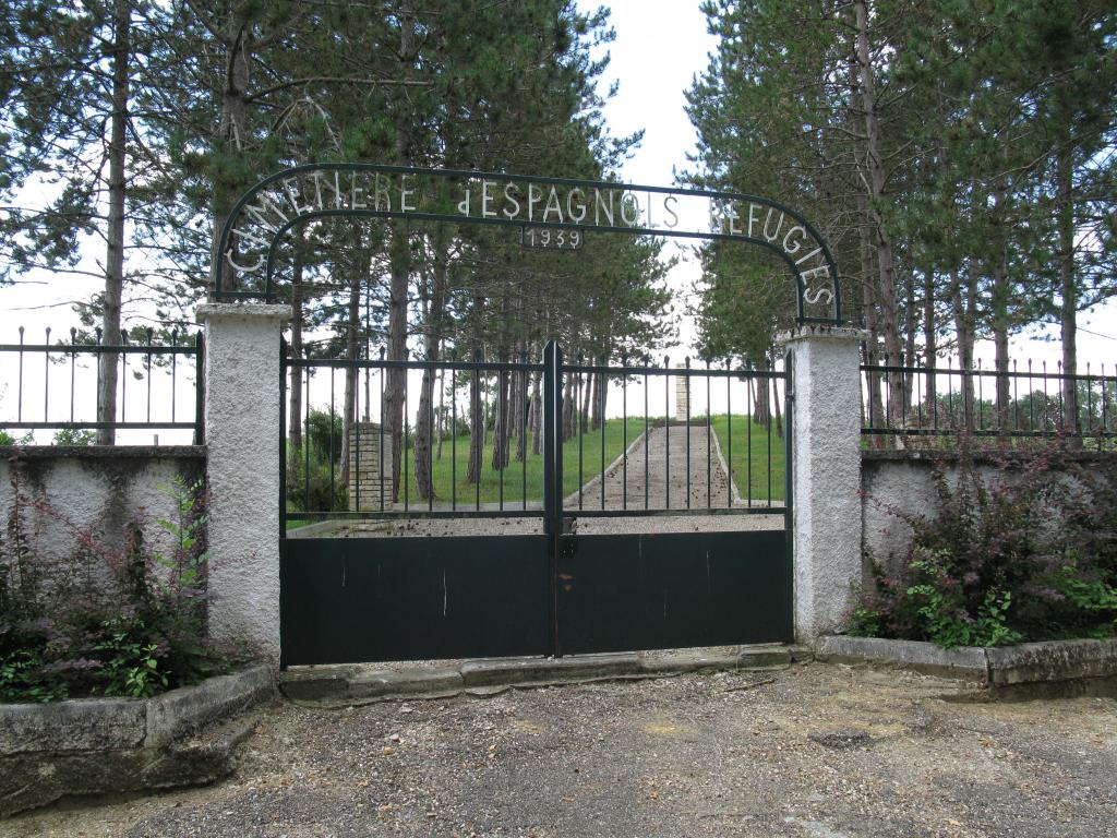 cimetière des réfugiés espagnols et monument commémoratif