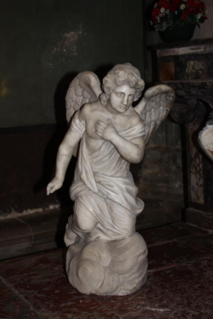 statues de deux anges adorateurs