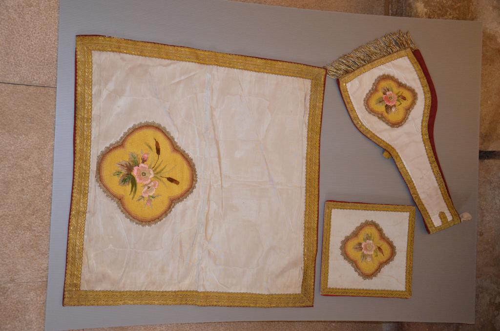 chasuble , étole de clerc , manipule , voile de calice , bourse de corporal : ornement blanc 1