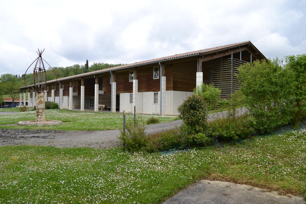 château, puis école des Frères de l'Instruction Chrétienne de Ploërmel, puis école ménagère agricole, aujourd'hui lycée d'enseignement général, technologique et agricole d'Auch Beaulieu-Lavacant