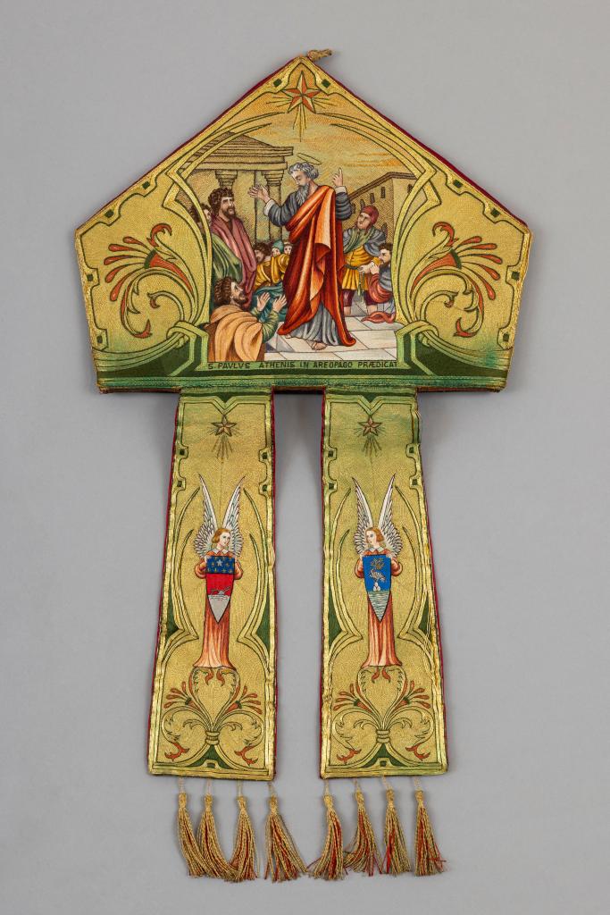 mitre de Mgr Chevrier, molleton et boîte de rangement