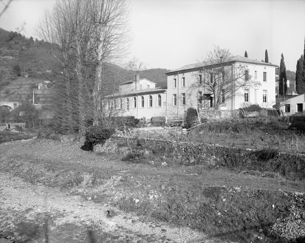 filature de soie, usine de bonneterie, puis ganterie Dussol