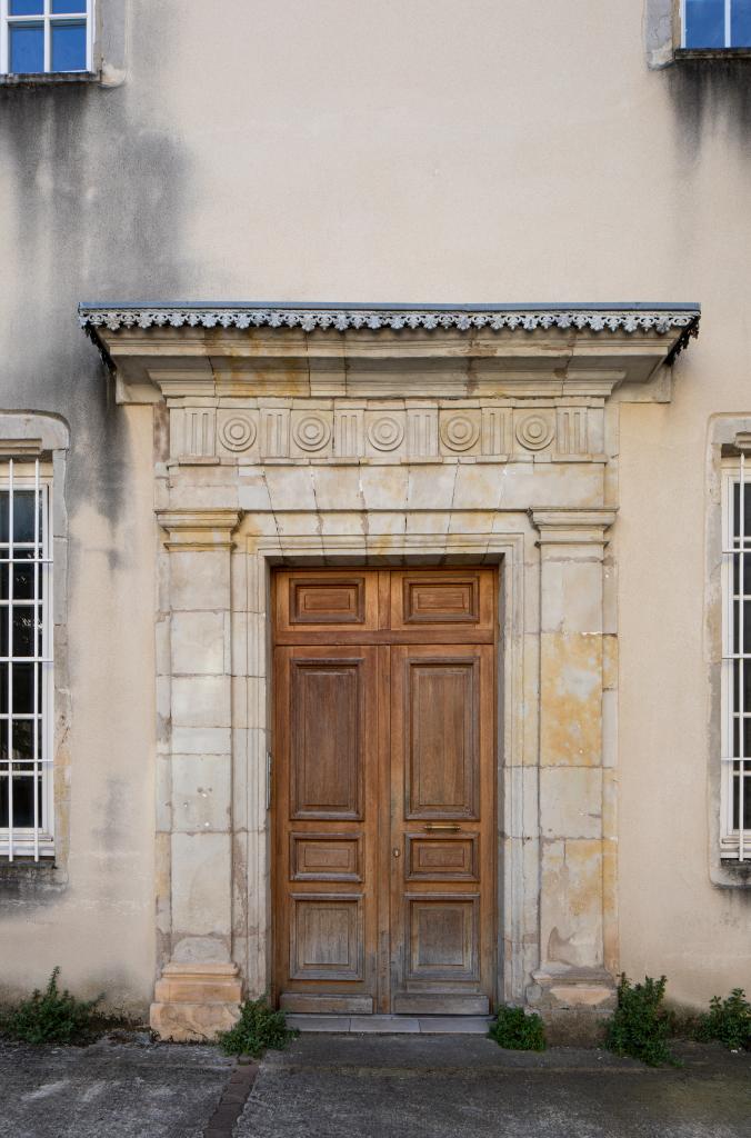 ancien hôtel particulier d'Abel de Ligonier puis de Poncet , actuellement annexe de la mairie et école
