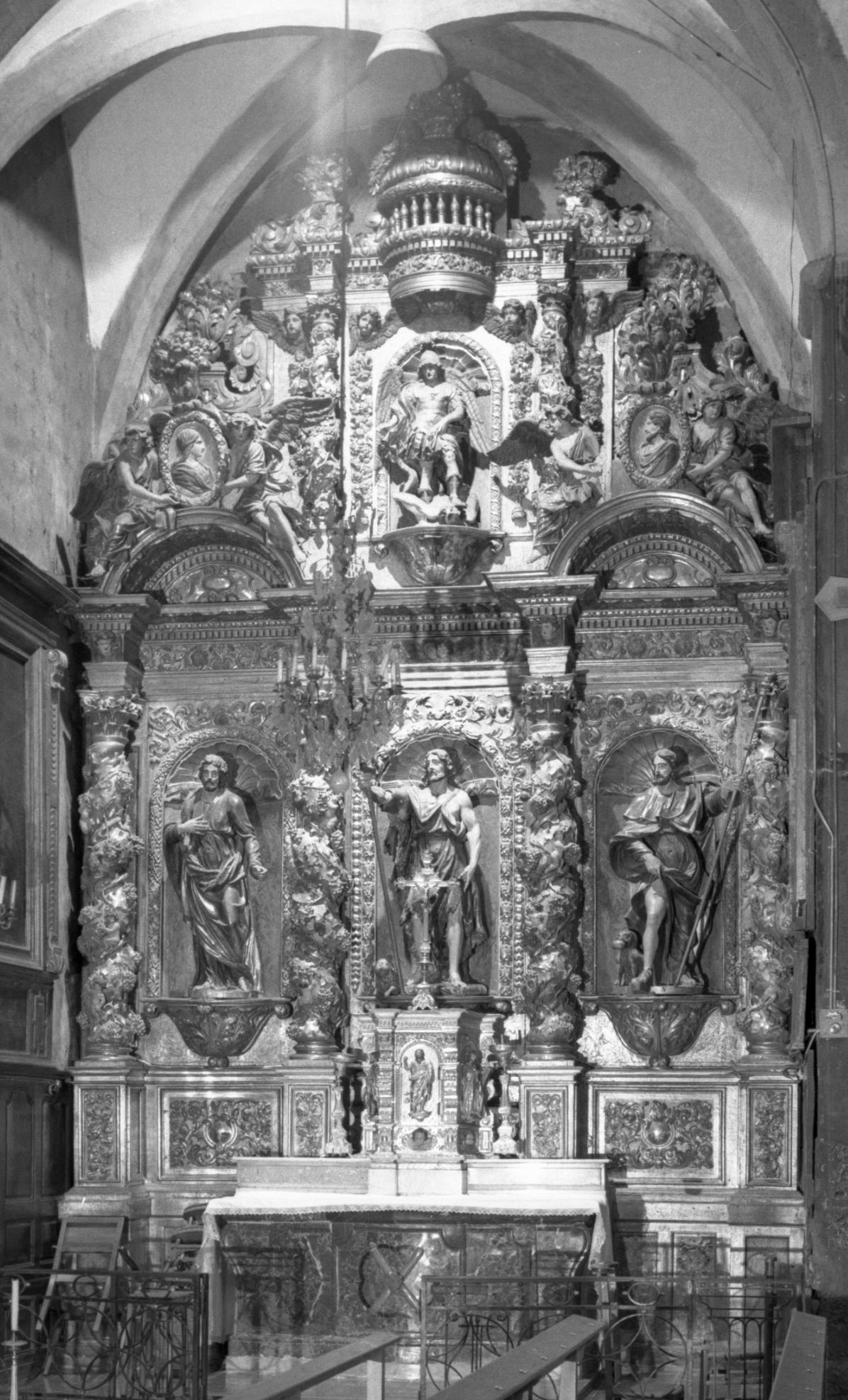 ensemble de l'autel de saint Jean-Baptiste