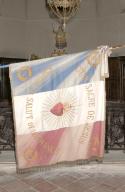étendard de procession (drapeau tricolore) : Coeur Sacré de Jésus Espoir et Salut de la France