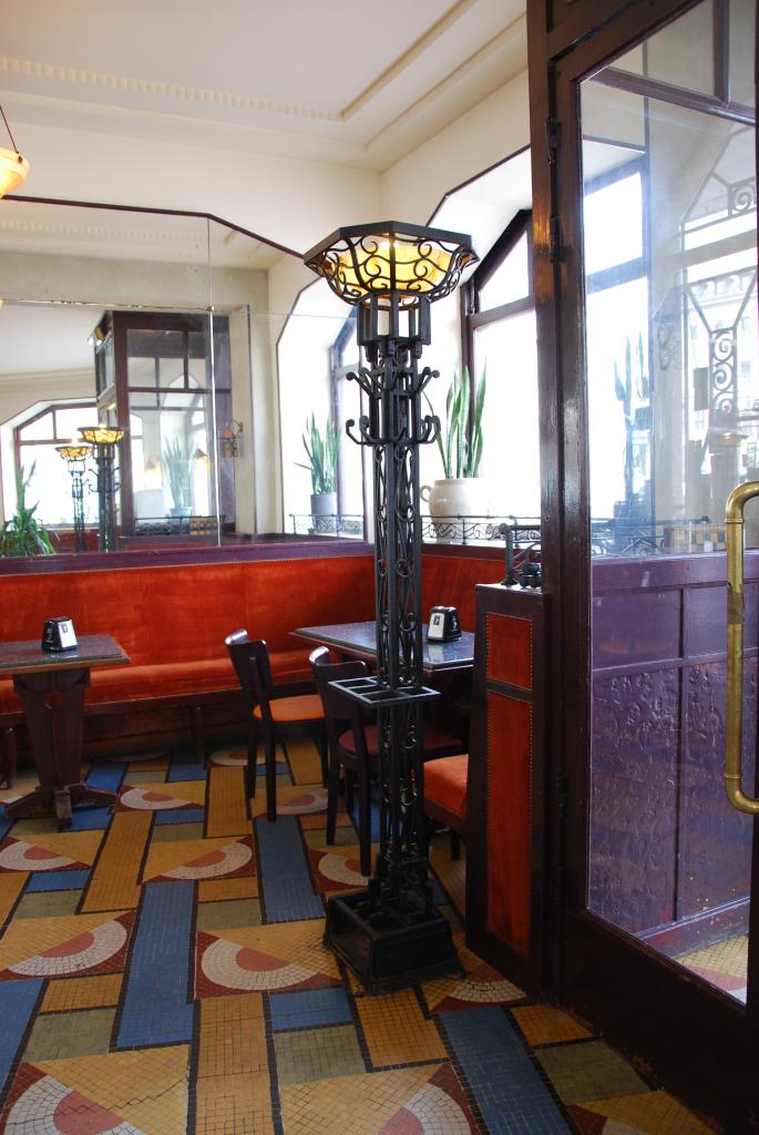 Grand Hôtel Broussy, aujourd'hui Hôtel Mercure, et Grand Café Riche, actuel café Le Broussy