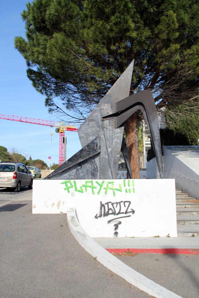 Sculpture : Les ailes brisées