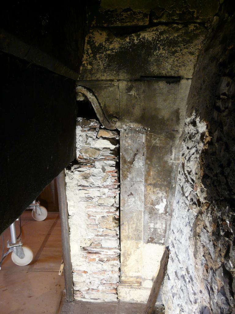 cheminée, avec tableau de Marie Madeleine pénitente