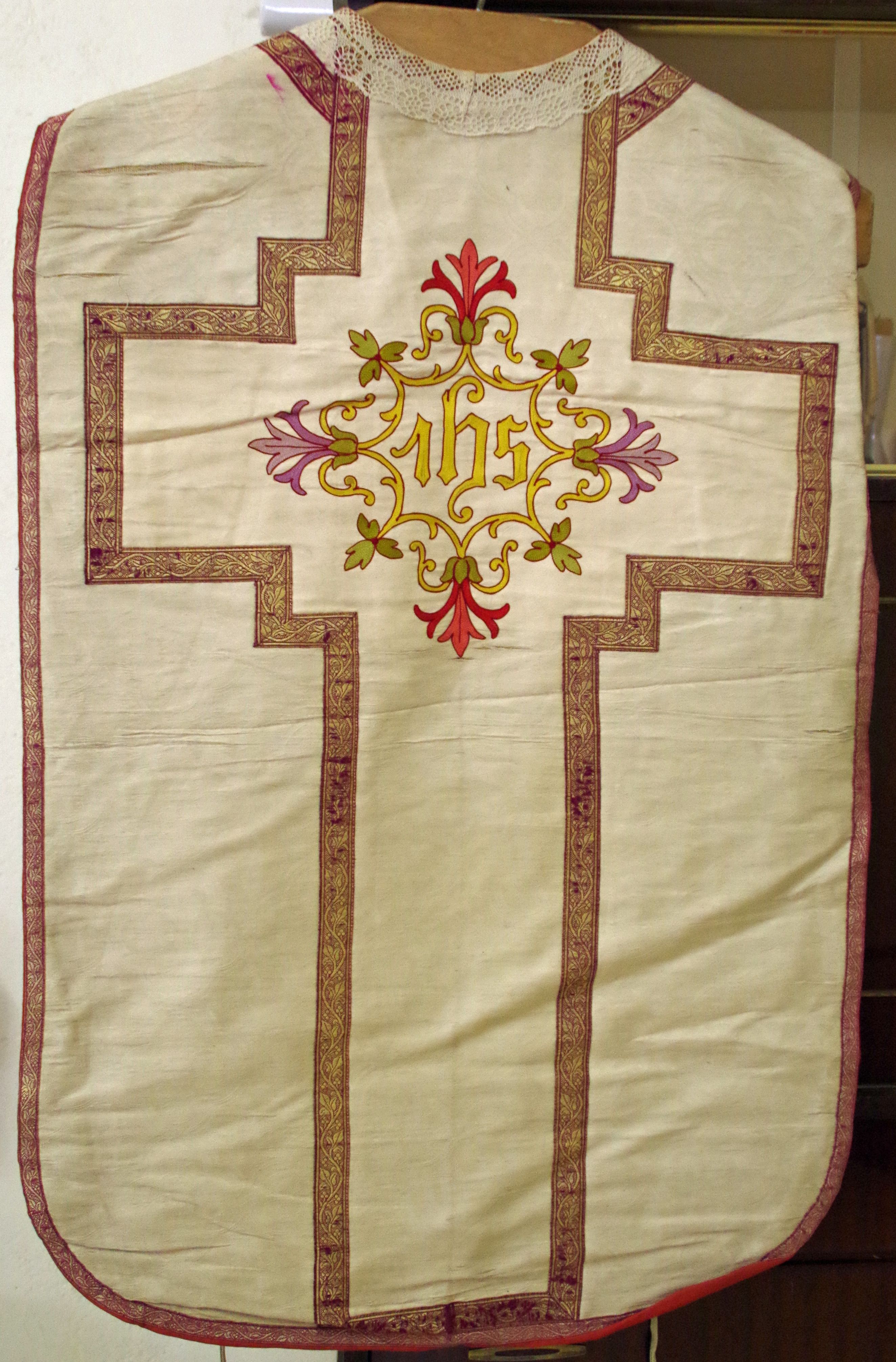 sommaire des textiles de l'église de Saint-Mamert-du-Gard