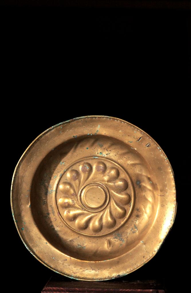 ensemble de deux plats de quête : Décor de godrons