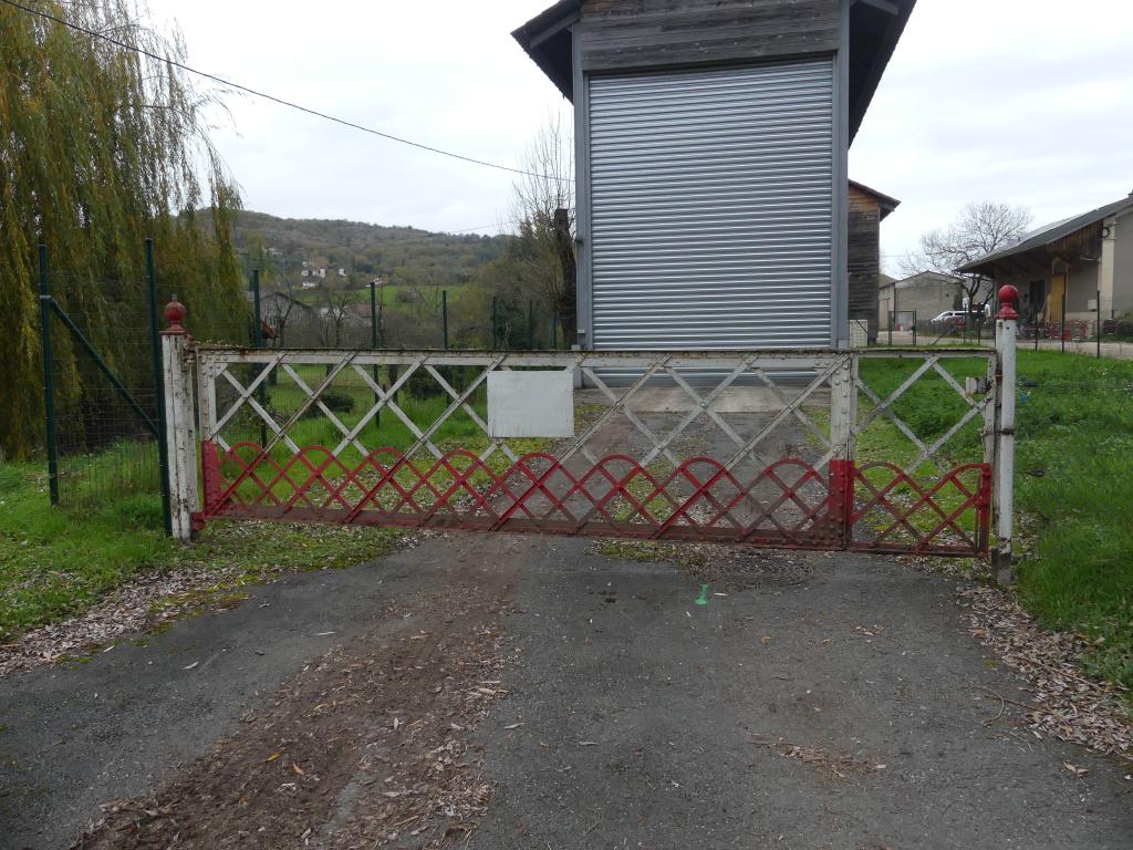 barrière pivotante et portillon de passage à niveau