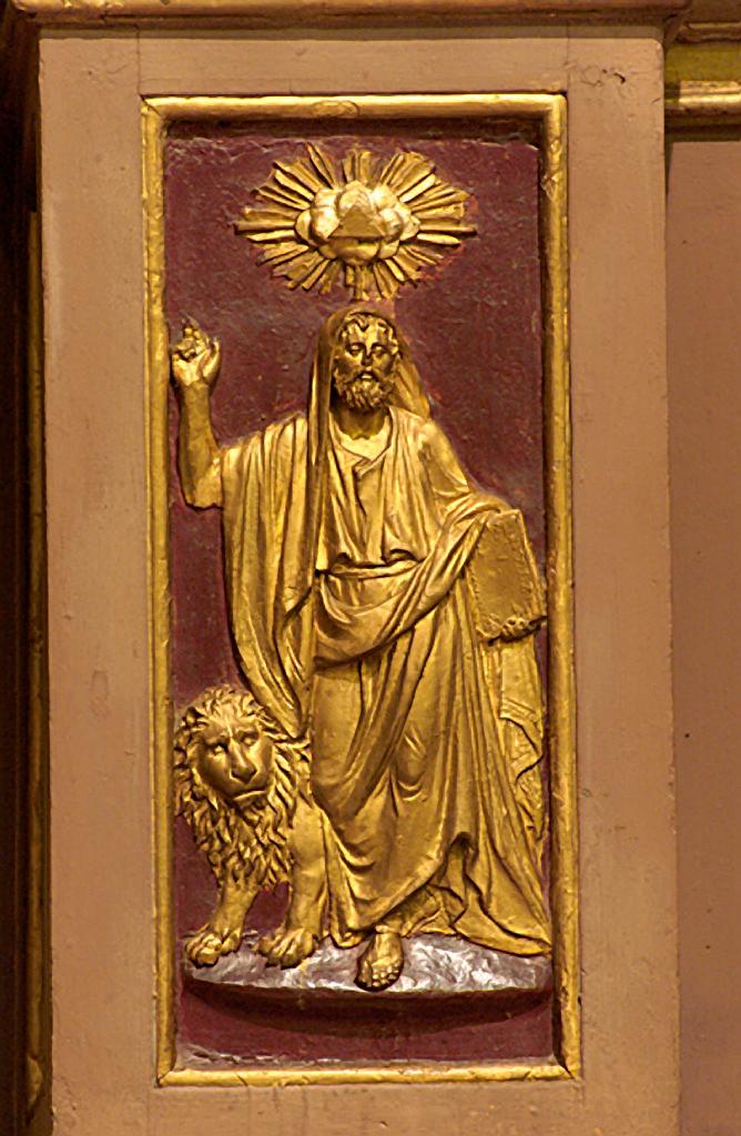 retable du maître-autel : Les 4 Evangélistes, Colombe du Saint-Esprit apparaissant dans une nuée rayonnante