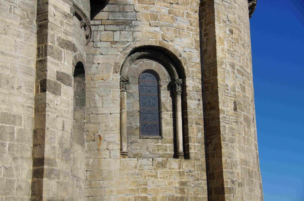 église de l'abbaye de bénédictins Saint-Savin, actuellement église paroissiale