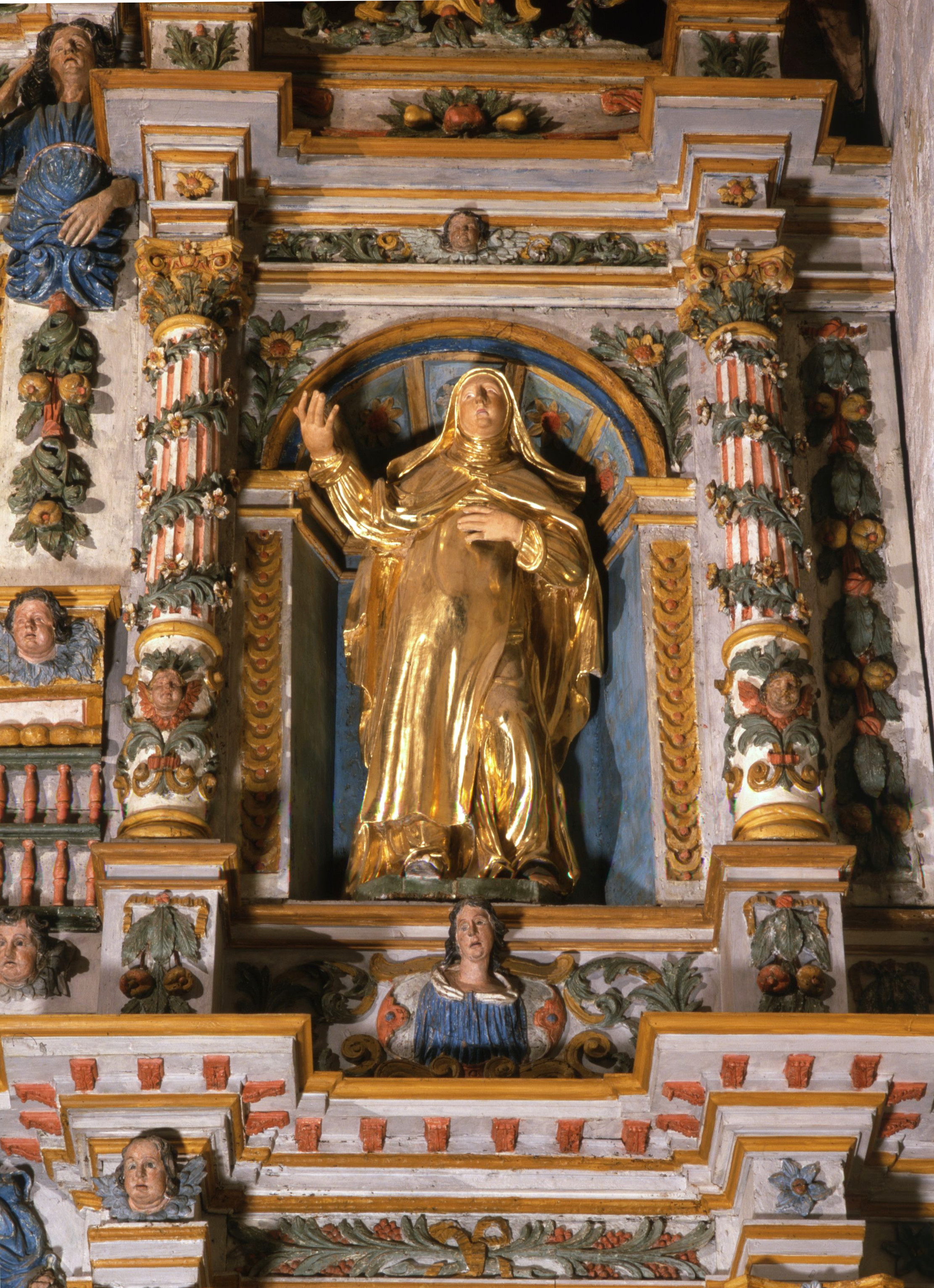 six statues d'applique : saint Sébastien, saint Paul, saint Laurent, sainte Thérèse, saint Augustin, Dieu le Père