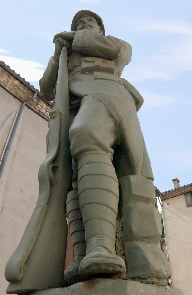 statue de ""Poilu"" de la guerre de 1914-1918