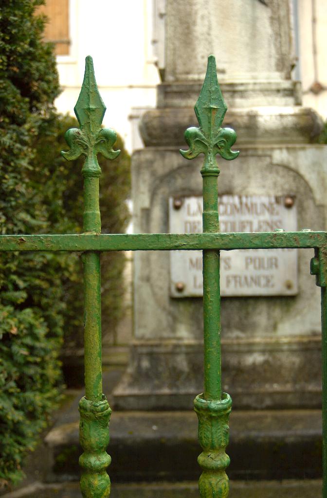 monument aux morts de la guerre de 1914-1919, de la guerre de 1939-1945, de la guerre de 1946-1954 (Indochine) et de la guerre de 1954-1962 (Algérie)