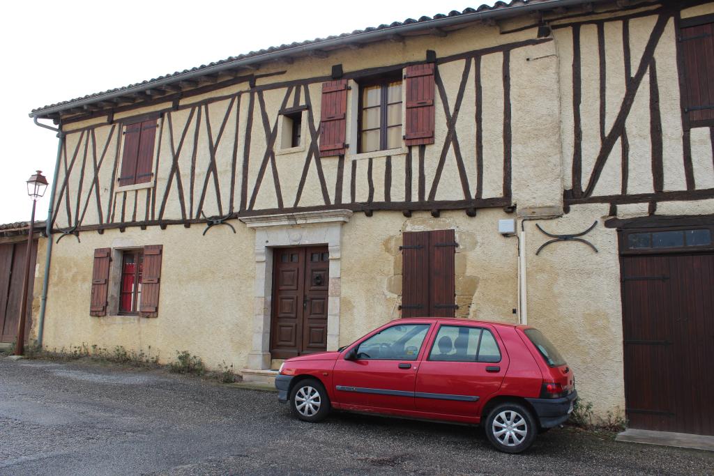 village de Miramont-Latour