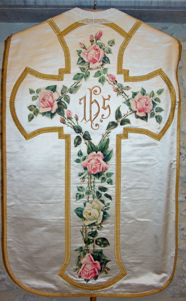 sommaire des textiles de l'église de Montmirat