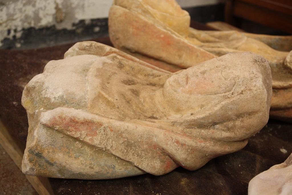 groupe sculpté de la Mise au tombeau