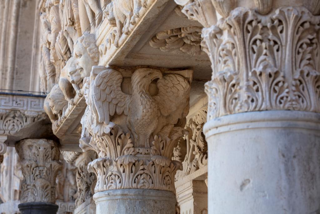 statues et hauts-reliefs du portail de Saint-Gilles