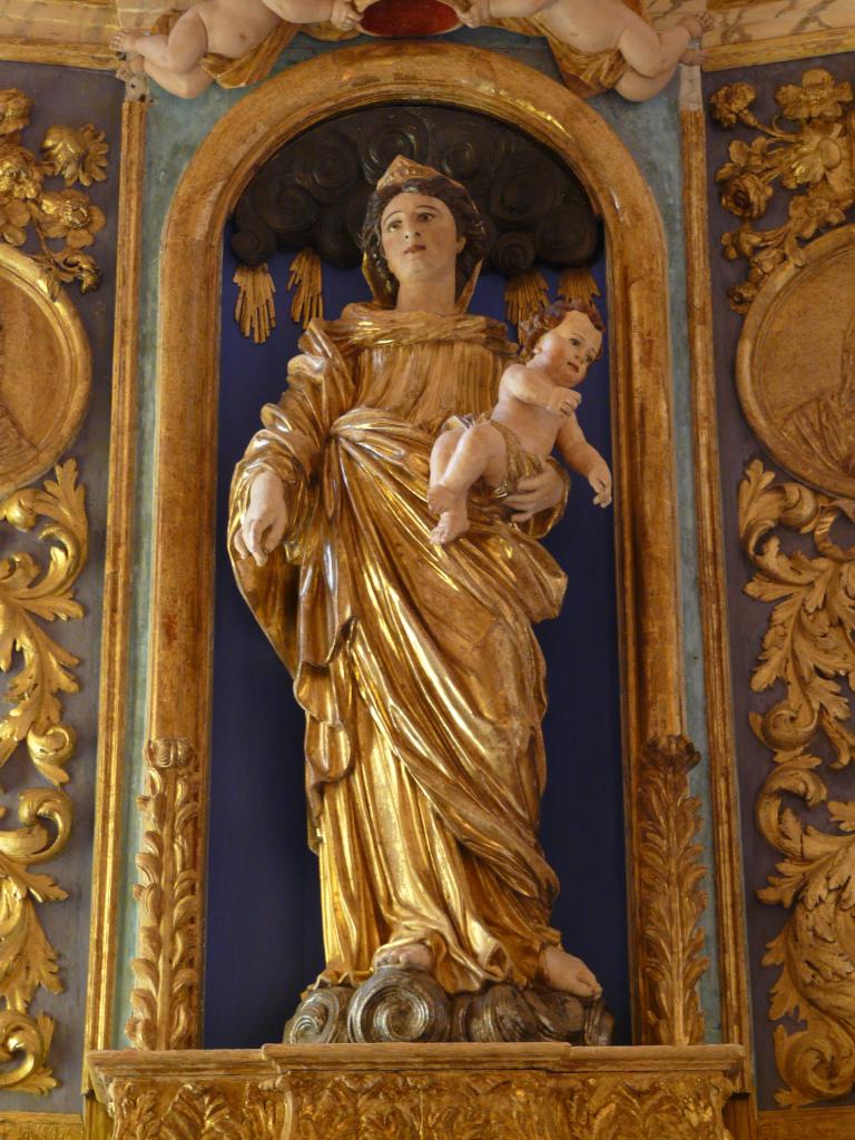ensemble de l'autel secondaire dédié à la Vierge du Rosaire : retable architecturé, autel tombeau, gradin d'autel, statue : Vierge du Rosaire