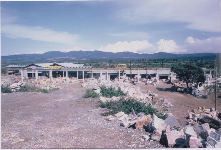 Carrière de marbre et usine de taille de matériaux de construction Anglade, puis Fougerolles, actuellement La Pierre de France