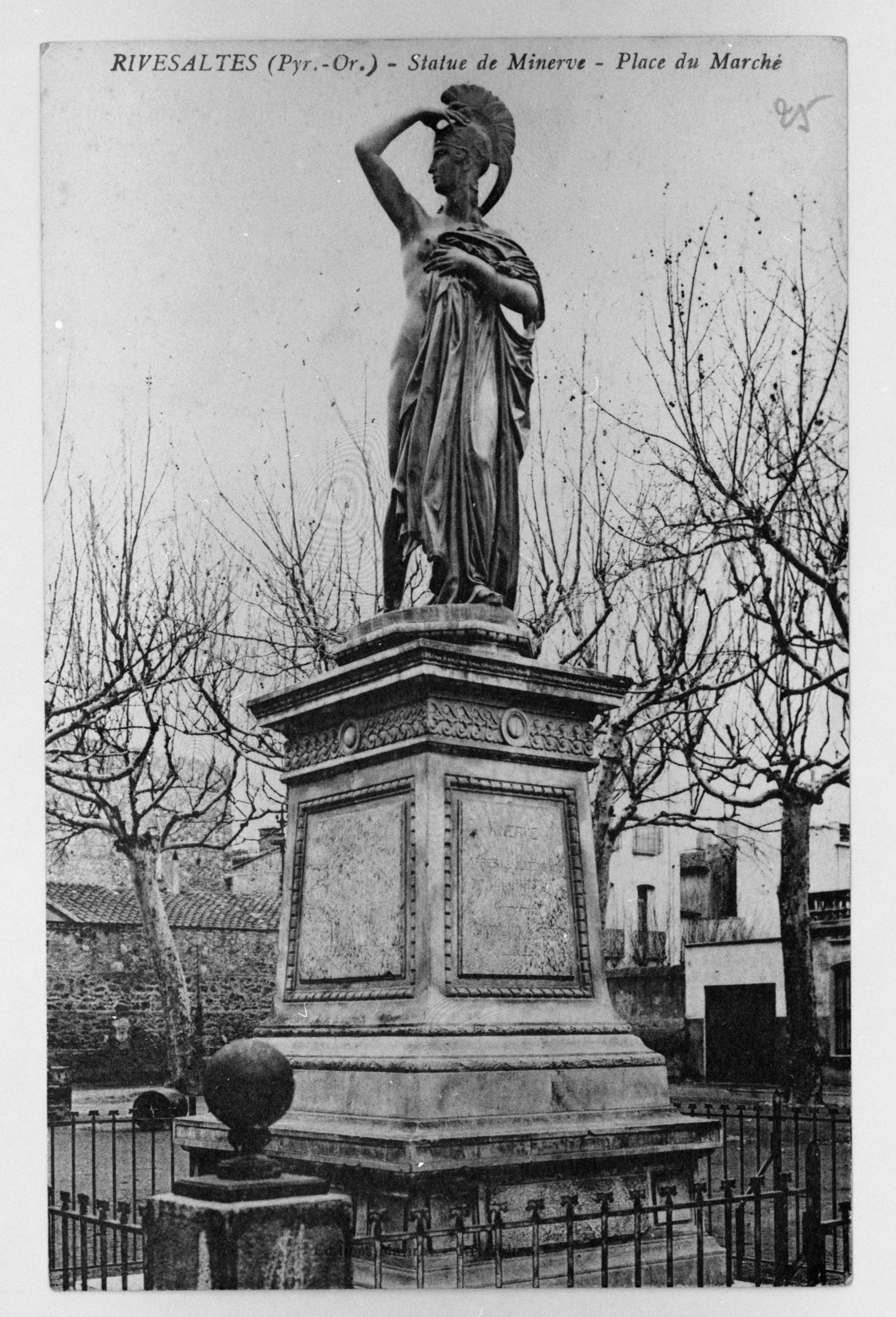 statue de Minerve après le jugement de Pâris