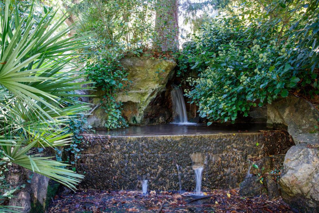parc de l'établissement thermal actuellement jardin Charles Trénet