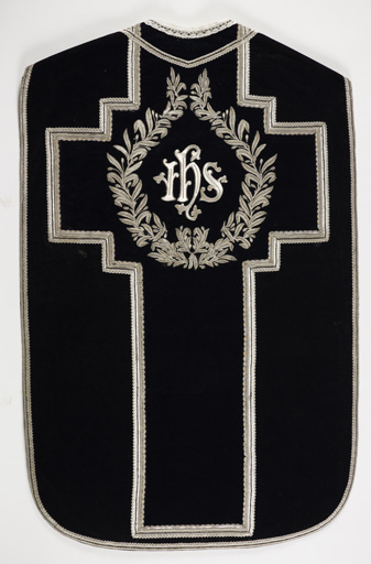 chasuble noire avec étole, voile de calice et bourse de corporal (n° 56)