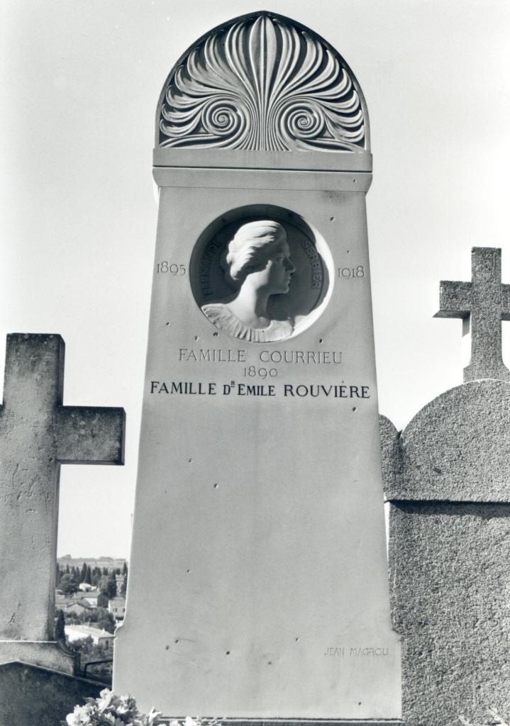 monument funéraire (monument sépulcral, n° 10), de Fernande Serrier