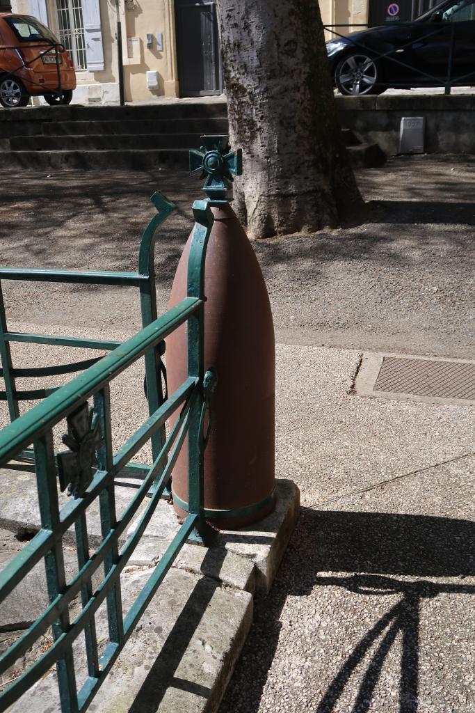 monument aux morts de la guerre de 1914-1918, de la guerre de 1939-1945, de la guerre de 1946-1954 (Indochine), et de la guerre de 1954-1962 (Algérie)
