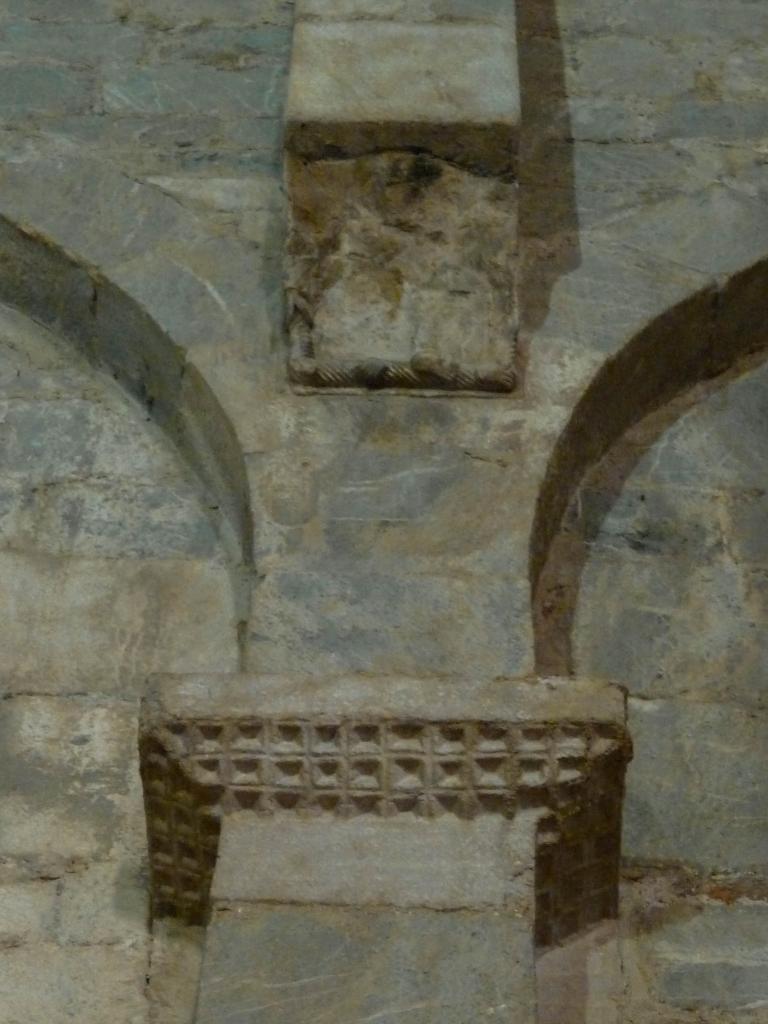 chapiteaux et culots de la nef romane
