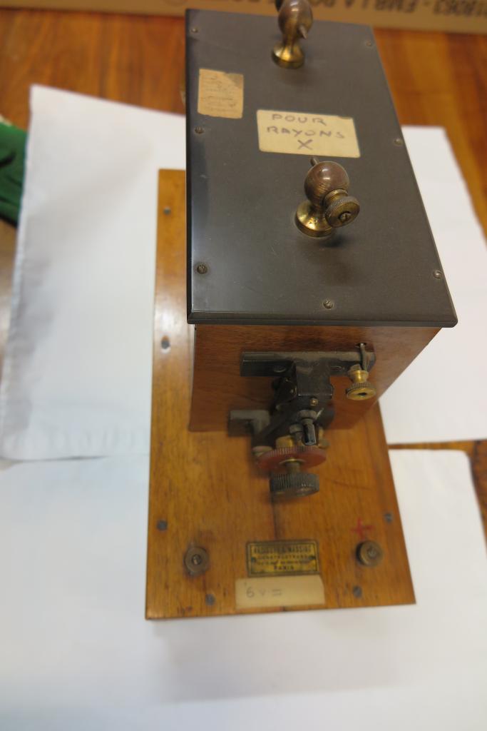 la collection d'objets de physique du lycée Saint-Sernin