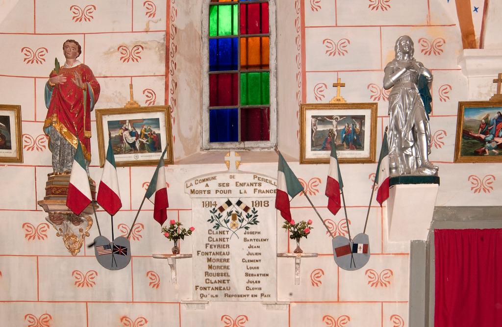ensemble du monument aux morts de la guerre de 1914-1918, d'une plaque commémorative et des deux statues (petite nature) de Jeanne d'Arc et de saint Vincent avec leurs consoles