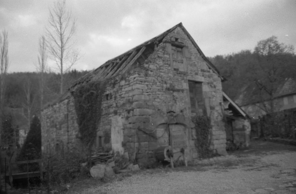 moulin à foulon, moulin à farine, scierie, filature (de laine), briqueterie dit Moulin, puis Scierie, Filature et Briqueterie Saury, puis Fabre