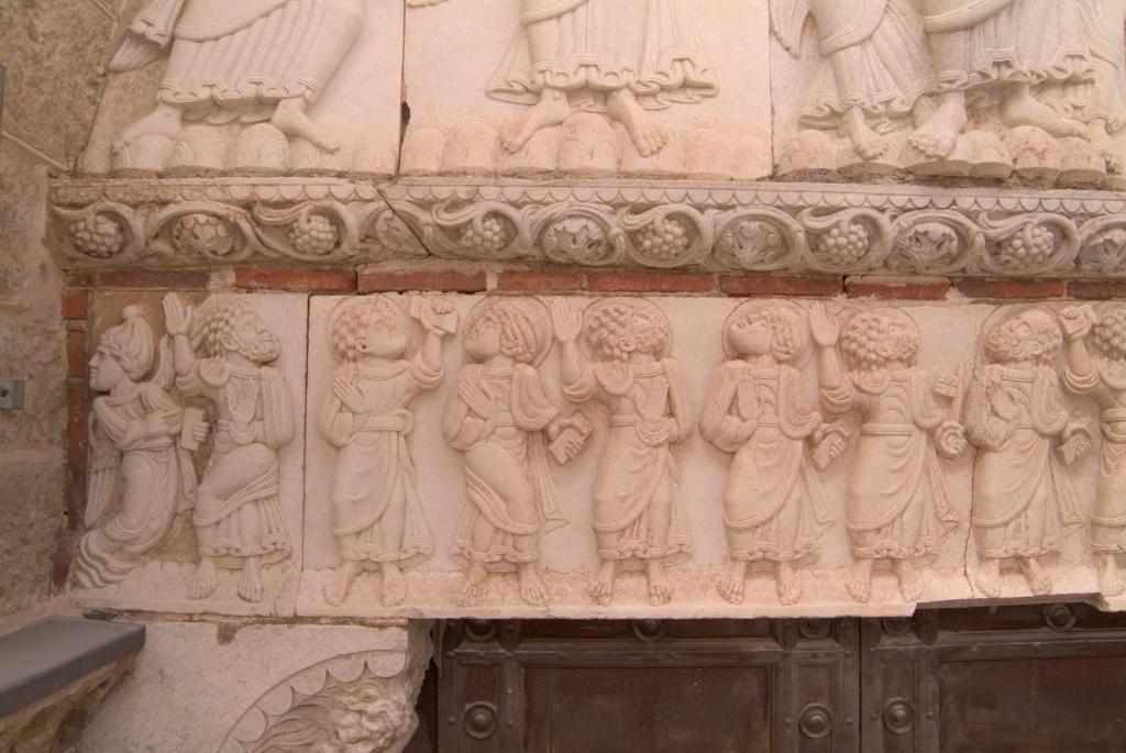 Abbaye de chanoines de saint Augustin, dite basilique Saint-Sernin, actuellement église paroissiale