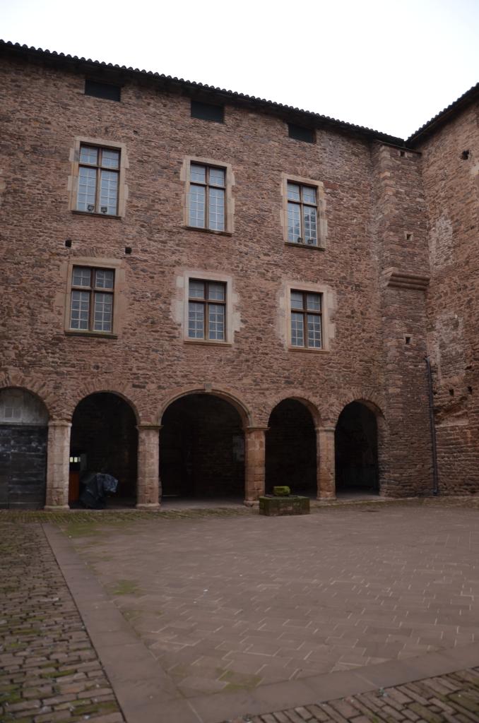 château des évêques de Vabre, aujourd'hui mairie et musée de l'archerie