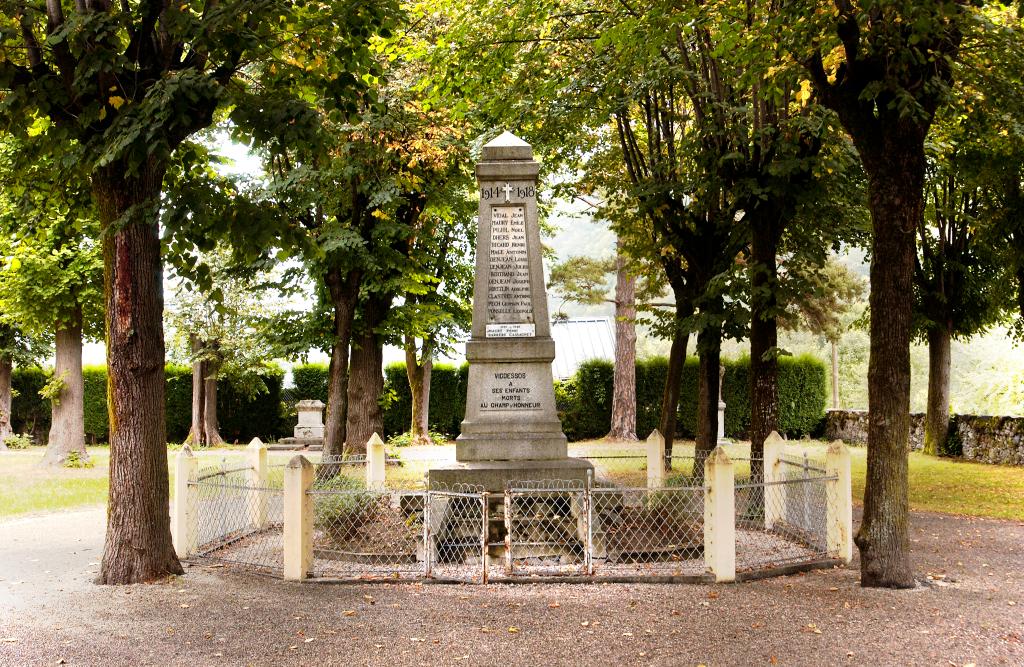monument aux morts de la guerre de 1914-1918 et de la guerre de 1939-1945 et de la guerre de 1952-1962
