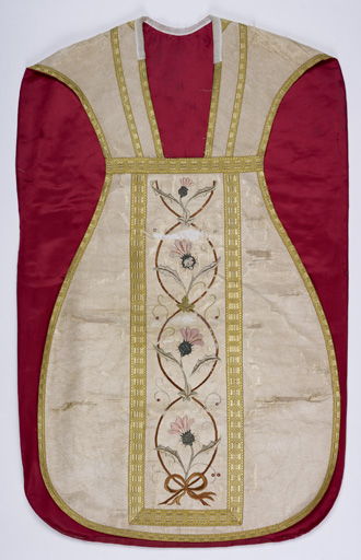 chasuble blanche avec étole, manipule, voile de calice, tour d'autel et conopée