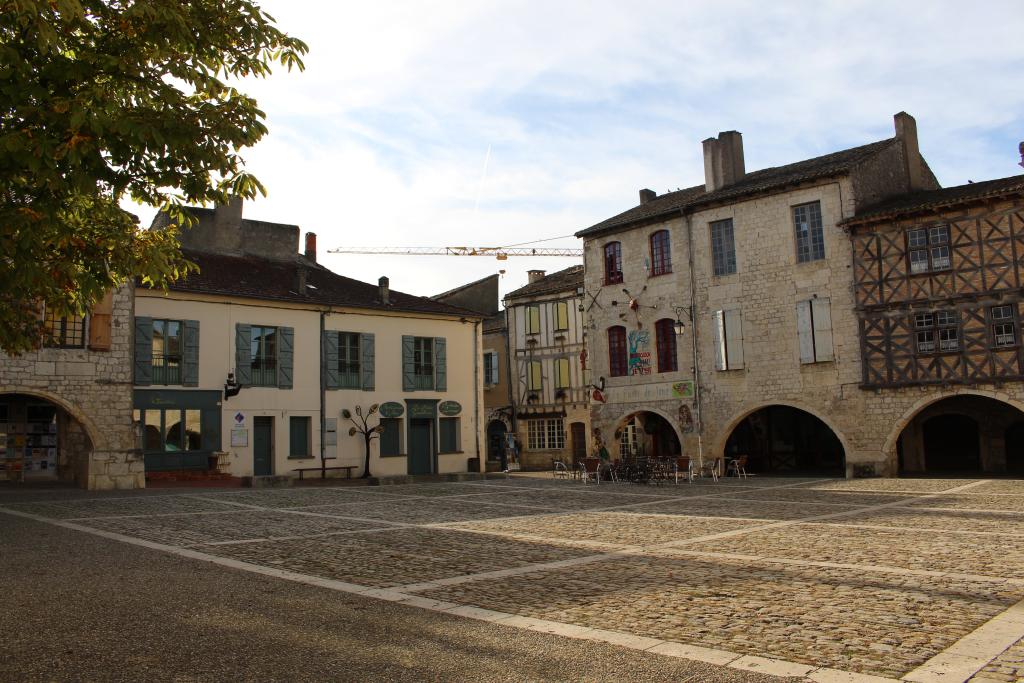 place des cornières (à couverts)